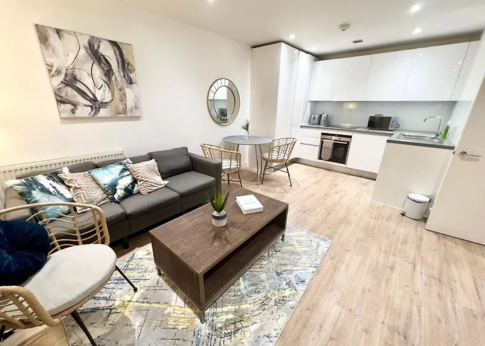Luxury 2 Bed 2 Bath Central Zone Two