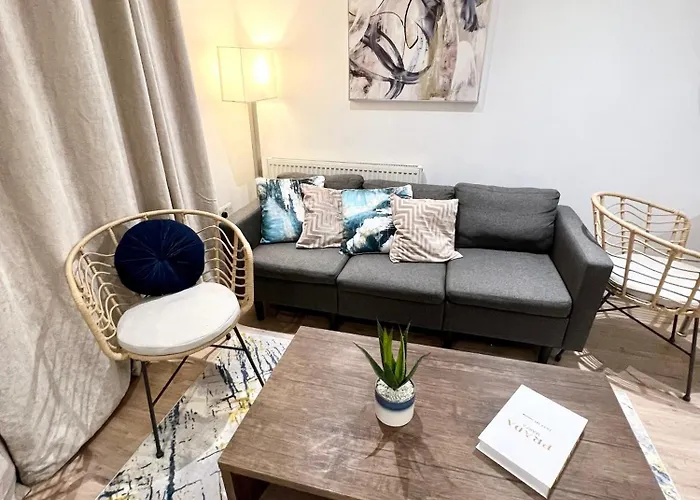Luxury 2 Bed 2 Bath Central Zone Two
