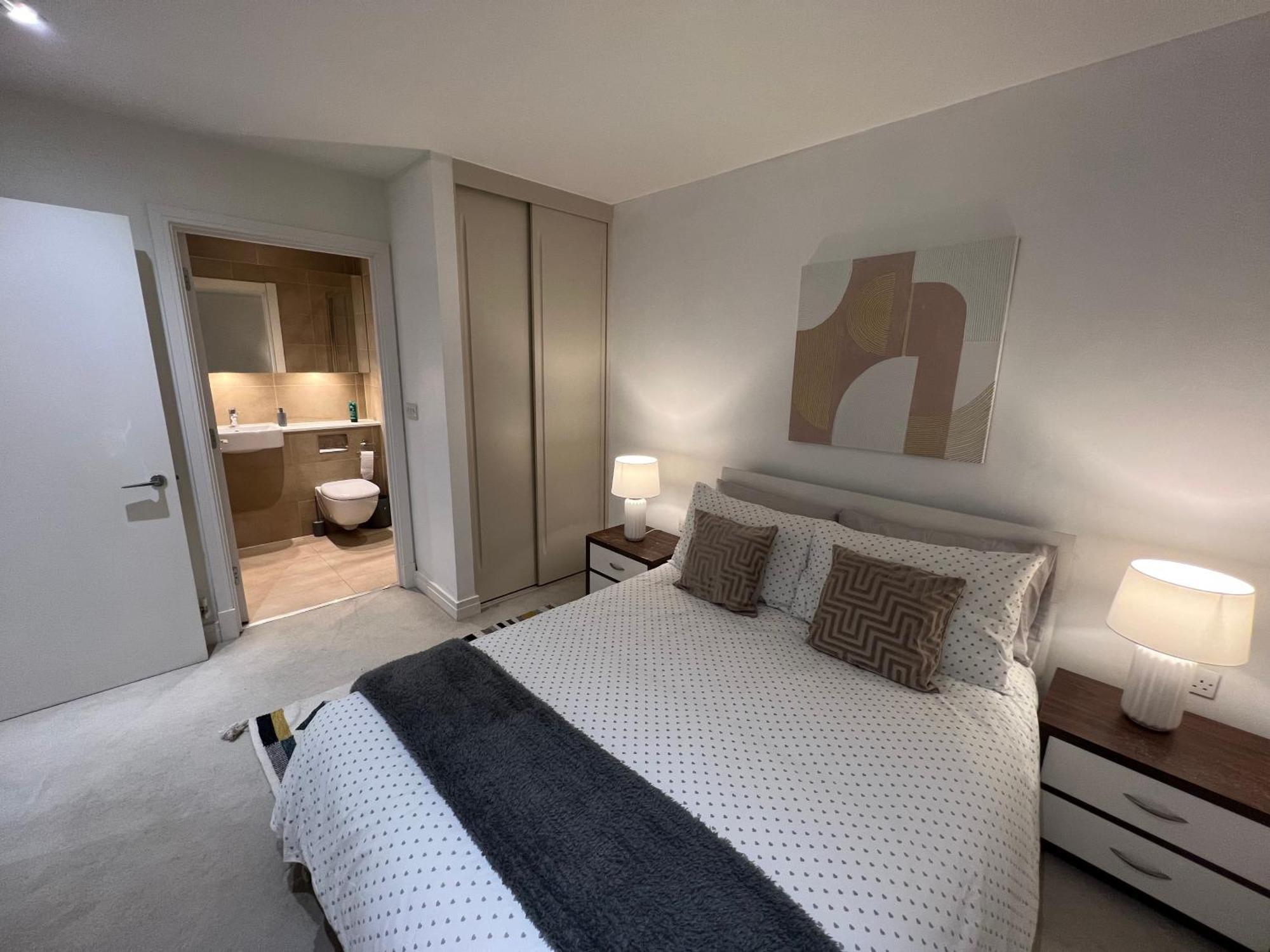Luxury 2 Bed 2 Bath Zone Two Apartment