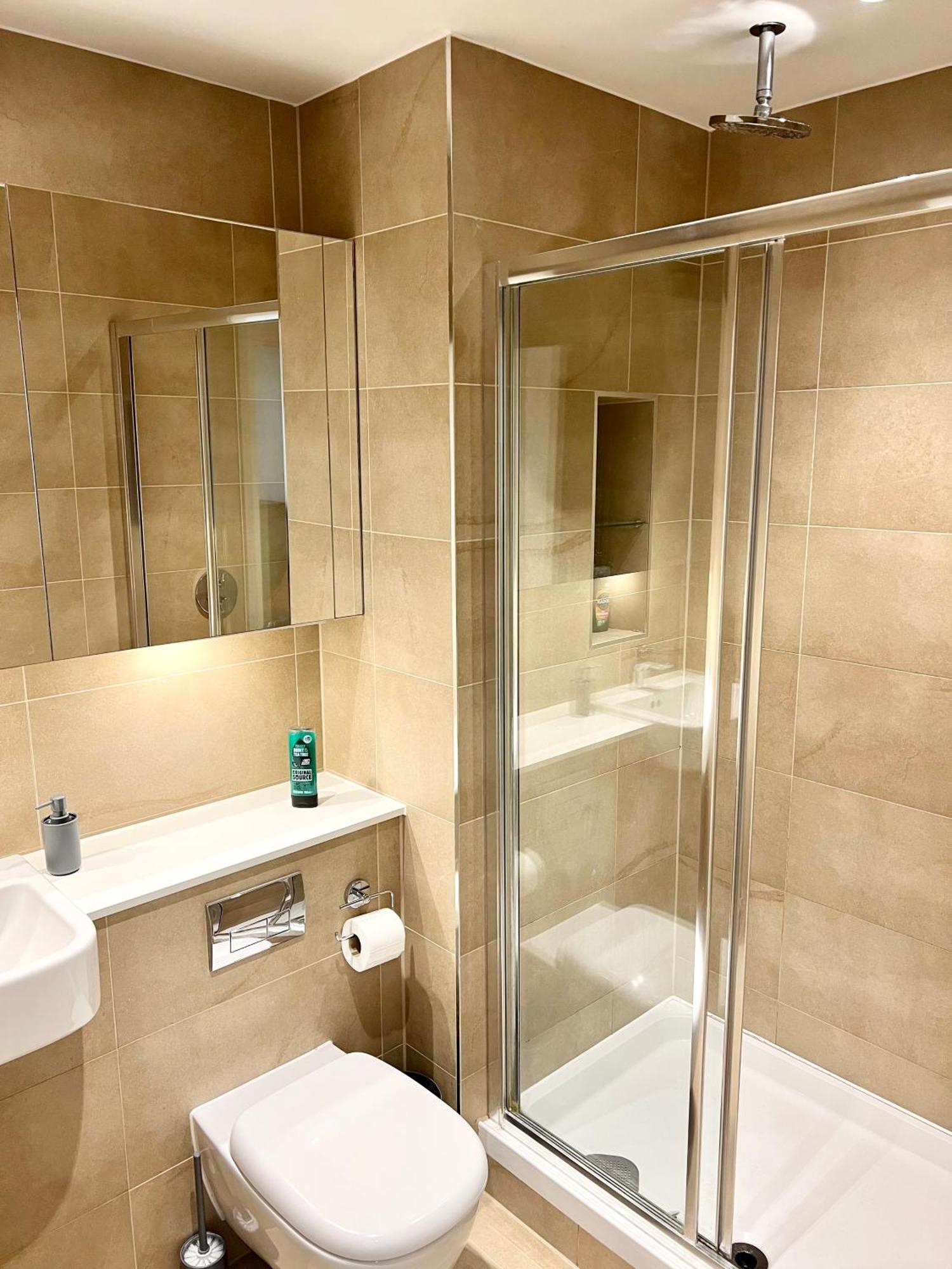 Apartment Luxury 2 Bed 2 Bath Zone Two London